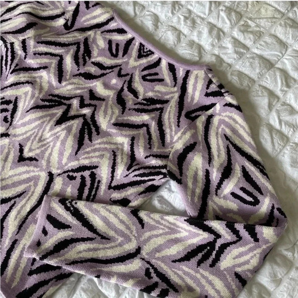 Nasty Gal zebra pattern lace up front knitted cardigan - Picture 9 of 9